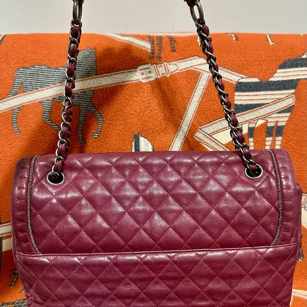 CHANEL Quilted Leather Shoulder Bag in Deep Burgundy